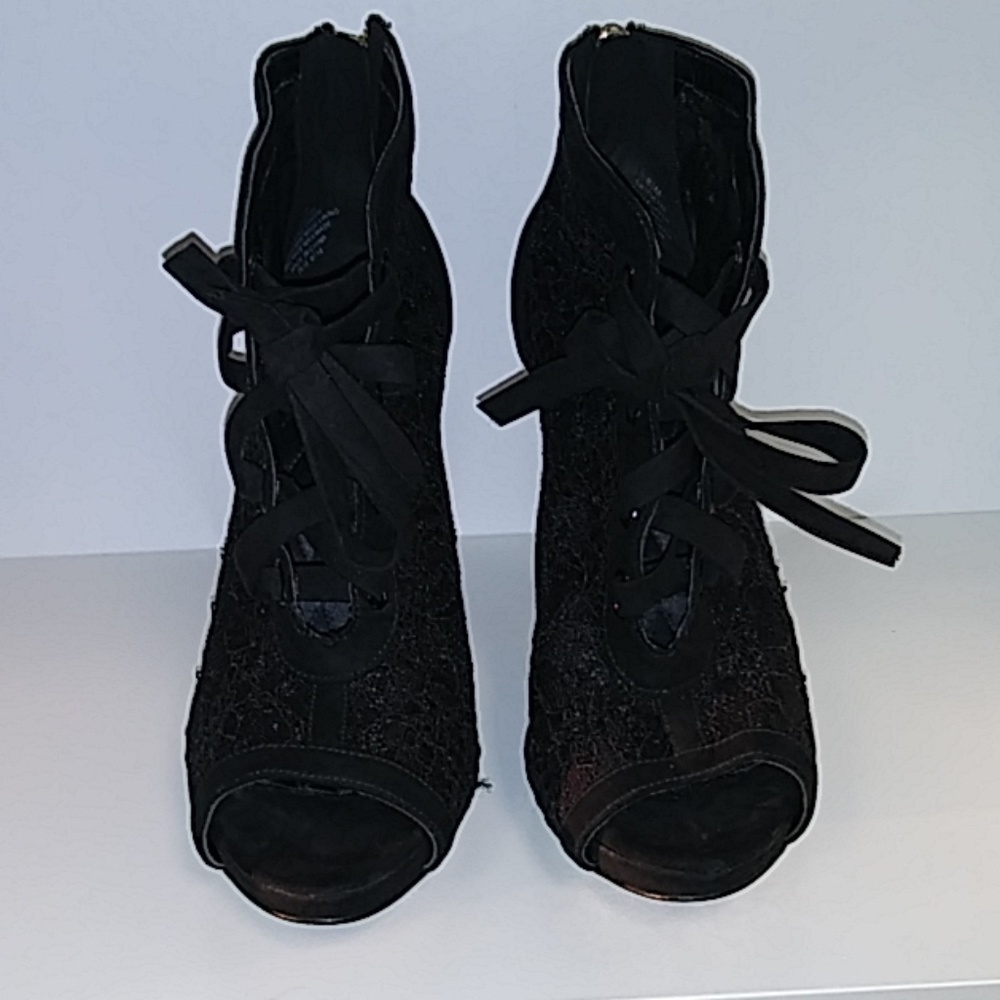 Heels - Picture 2 of 4